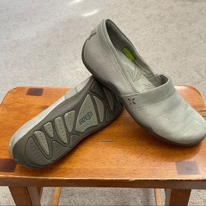 Ahnu Womens leather loafer slip-on shoe